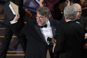 Guillermo del Toro accepts the Oscar for Best Picture for “The Shape of Water” from presenter Warren Beatty. REUTERS/Lucas Jackson