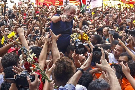 Lula tells thousands of his supporters he is ready to surrender to the police (Miguel Schincariol/AFP)