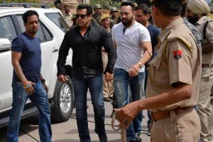 Bollywood actor Salman Khan (2nd L) arrives at a court in Jodhpur in the western state of Rajasthan, India, April 5, 2018. REUTERS/Stringer. “
