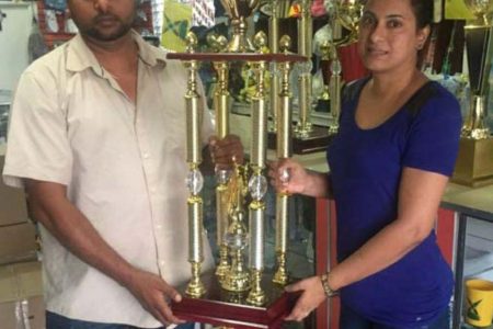 Gary Ramdeo, a representative of the Jumbo Jet Thoroughbred Racing Committee collected the champion’s trophy from the Trophy Stall’s Alisha Mohamed yesterday.
