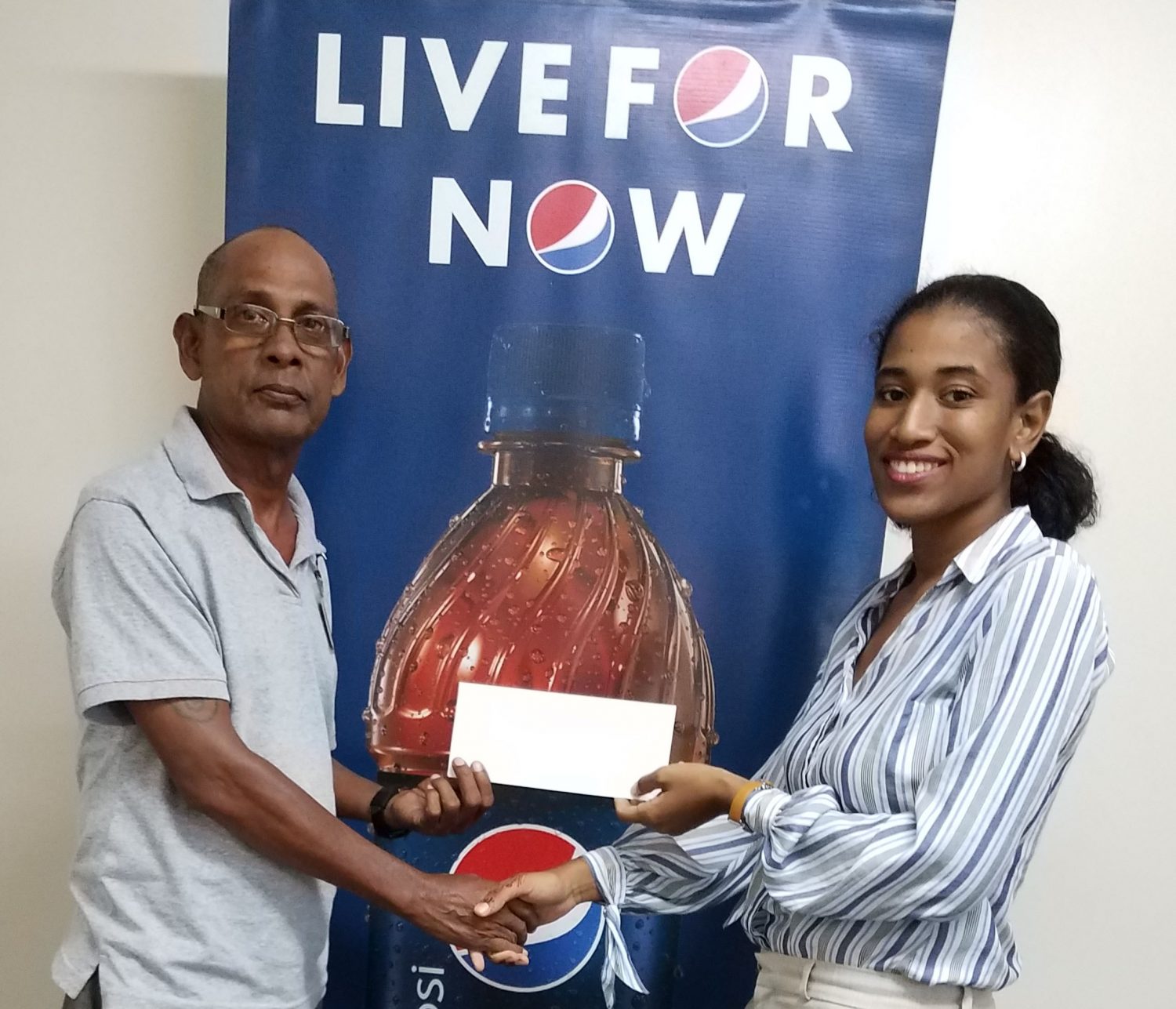 RHTY&SC Assistant organizing Secretary/Cricket manager Robby Kissoonlall receives the sponsorship cheque from Sherese Leander, Marketing Representative of DDL
