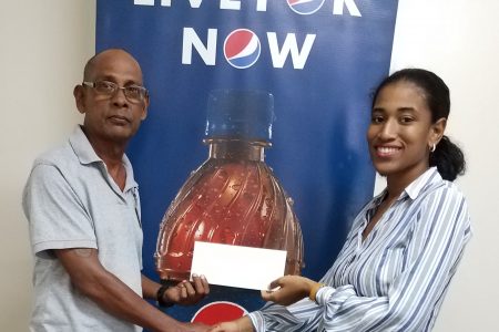 RHTY&SC Assistant organizing Secretary/Cricket manager Robby Kissoonlall receives the sponsorship cheque from Sherese Leander, Marketing Representative of DDL
