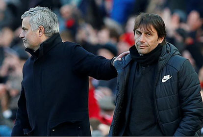 Manchester United manager Jose Mourinho with Chelsea manager Antonio Conte. (Reuters photo)