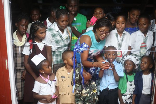 Minister of Public Telecommunications, Catherine Hughes (centre) helping to cut the ribbon (DPI photo)