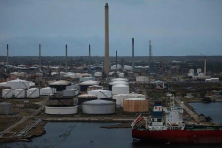 A general view shows the Isla refinery in Willemstad on the island of Curacao, April 22, 2018. Picture taken April 22, 2018. REUTERS/Andres Martinez Casares