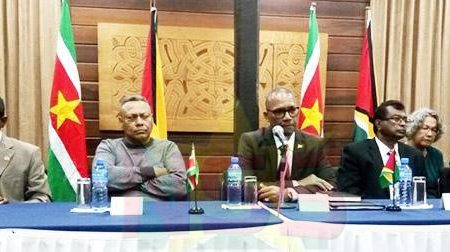  (From left to right in front row)  are Surinamese ministers Lekhram Soerdjan, Agriculture, Animal Husbandry and Fisheries; Ronni Benschop, of Defence; Stuart Getrouw, Minister of Police and Justice; Guyana’s Minister of Public Security Khemraj Ramjattan and Guyana’s Ambassador to Suriname Keith George. (Starneiuws René Gompers Photo)
