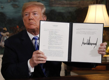 U.S. President Donald Trump displays a presidential memorandum after announcing his intent to withdraw from the JCPOA Iran nuclear agreement (Reuters photo)