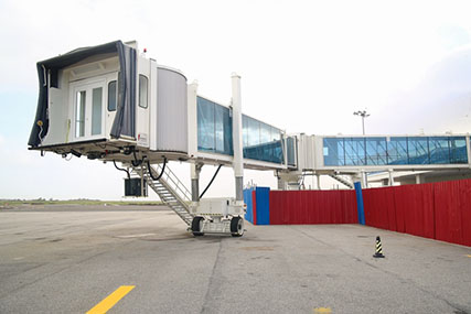 The tested boarding bridges (DPI photos)
