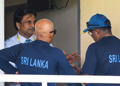 Sri Lanka team management in discussions with ICC match referee Javagal Srinath (left) during the controversy yesterday morning. (Photo courtesy ICC Media)