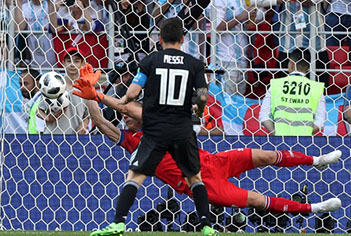 Iceland’s Hannes Por Halldorsson saves a penalty taken by Argentina’s Lionel Messi REUTERS/Albert Gea