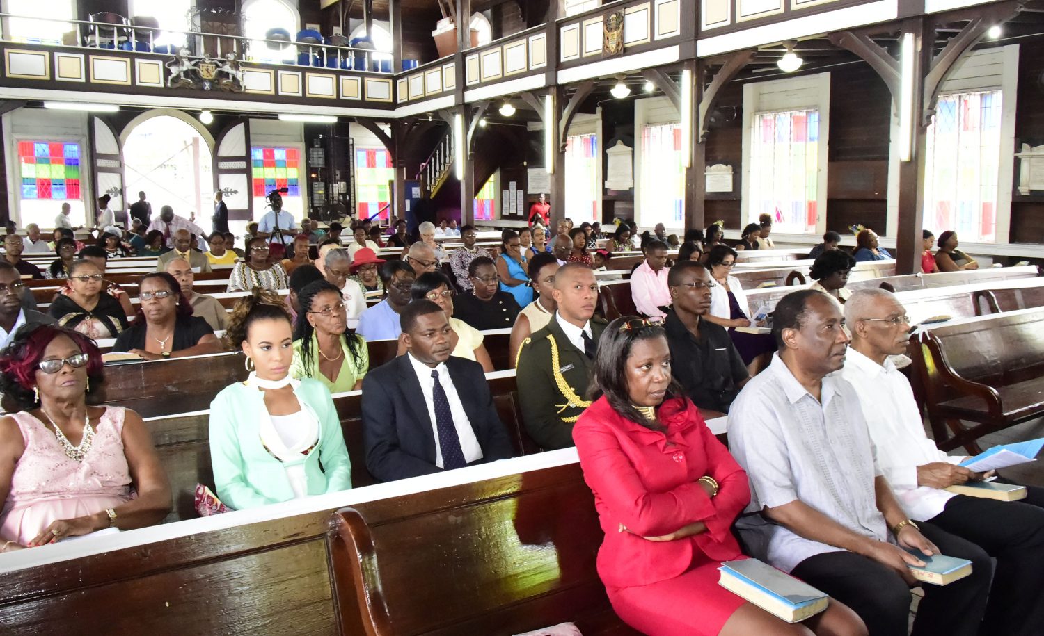  President David Granger (right in front pew) yesterday  attended the Guyana Public Service Union’s 95th Anniversary church service at the St. Andrews Kirk after which he hosted a brunch for the Union’s Executive and members at the Baridi Benab at State House.  Sitting next to the President is the Head of the GPSU, Patrick Yarde. (Ministry of the Presidency photo)

