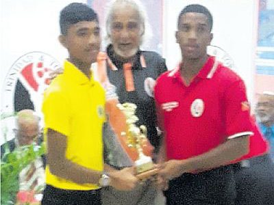 Best wicketkeepers Yeudister Persaud, left, of Guyana and Leonardo Julien of T&T (Picture compliments of the Trinidad Guardian)
