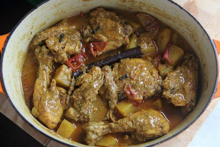 Nepalese Chicken
Curry
(Photo by Cynthia Nelson)
