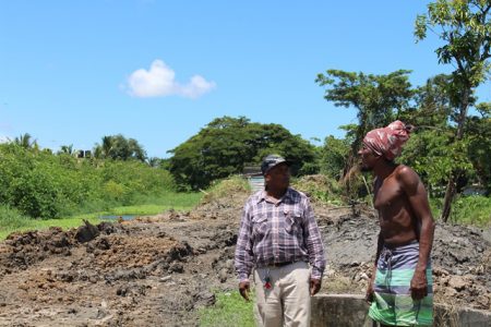 Coordinator of the Ministry of Public Infrastructure, Neilson McKenzie (left)
speaking with one of the residents of the area. (DPI photo)