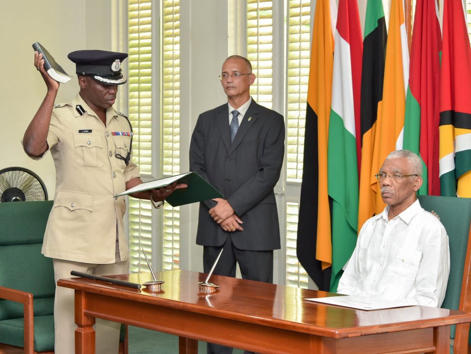 New Police Commissioner Leslie James taking the oath of office before President David Granger
yesterday.  (Ministry of the Presidency photo) 