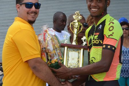 Team Cocos’ Jamaul John (right) recieving his first prize from a member of the Rodrigues family.