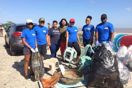 Several civil society groups and members of the public showed up yesterday to participate in the 2018 International Coastal Cleanup (ICC). Representatives from the Guyana Youth and Environment Network (GYEN), the WWF Guianas-Guyana Office, Environmental Protection Agency, Protected Areas Commission, Iwokrama, University of Guyana EcoTrust Society, the University Of Guyana Geography Society, Rotaract Clubs of Stabroek and UG, the Girl Guides Association and Youth Action Network-US Embassy all came out yesterday to do their part in keeping the coast clean.  In photo are participants at the Kingston seawall.