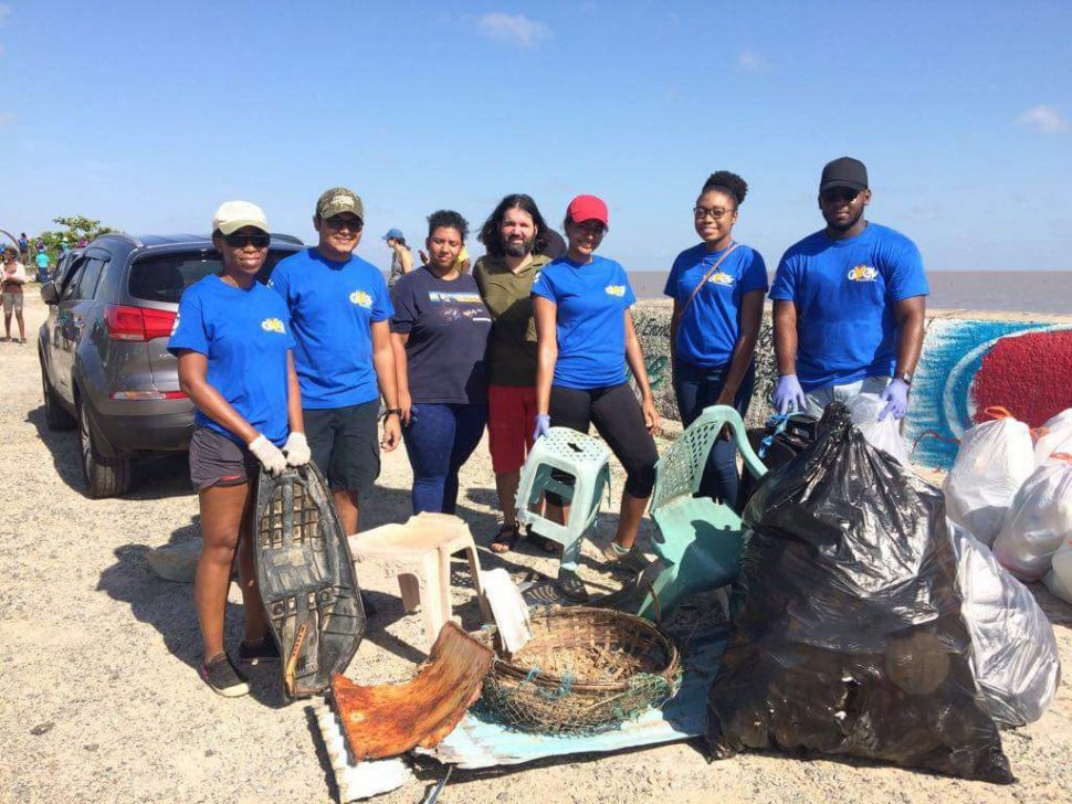 Several civil society groups and members of the public showed up yesterday to participate in the 2018 International Coastal Cleanup (ICC). Representatives from the Guyana Youth and Environment Network (GYEN), the WWF Guianas-Guyana Office, Environmental Protection Agency, Protected Areas Commission, Iwokrama, University of Guyana EcoTrust Society, the University Of Guyana Geography Society, Rotaract Clubs of Stabroek and UG, the Girl Guides Association and Youth Action Network-US Embassy all came out yesterday to do their part in keeping the coast clean.  In photo are participants at the Kingston seawall.