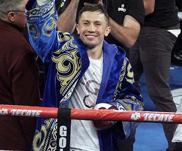  Gennady Golovkin smiles and waves to his supporters in anticipation of a favourable result. (Fightnews website)