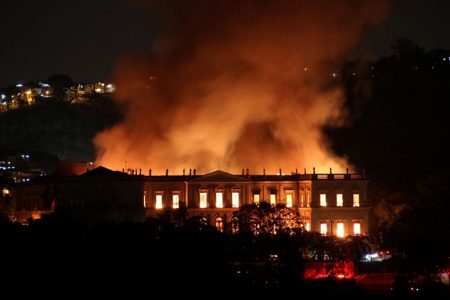 A fire blazes at the National Museum of Brazil in Rio de Janeiro, Brazil September 2, 2018 in this picture obtained from social media. Tania Dominici/via REUTERS