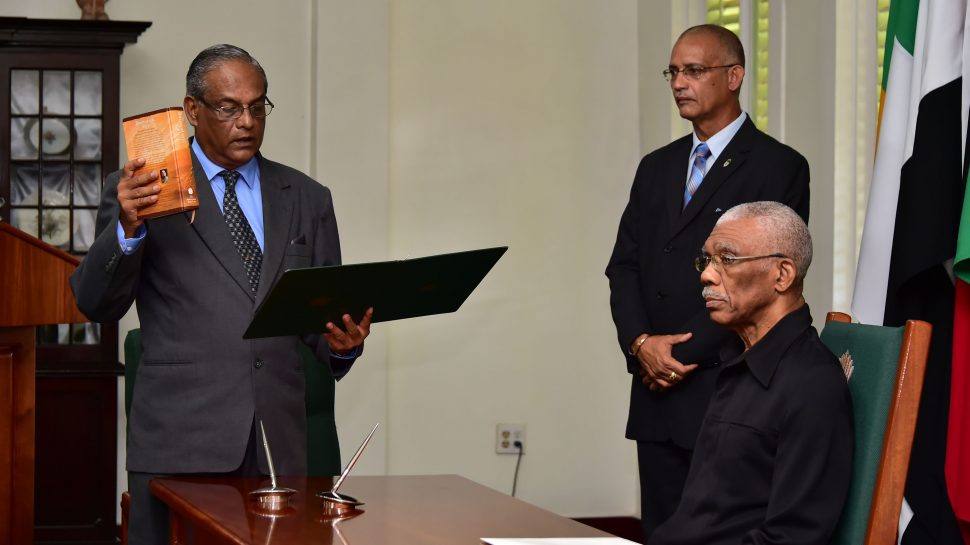 Retired Justice William Ramlal taking the oath of office before President David Granger yesterday. (Ministry of the Presidency photo)