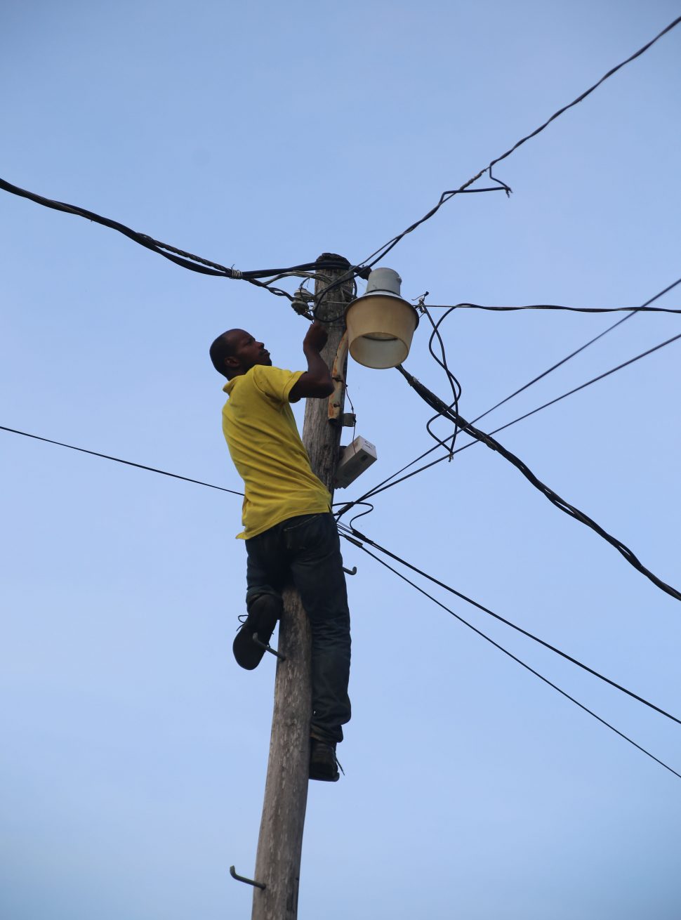 NDC worker Andrew Springer fixes a street light in Sparendaam