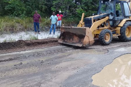 Remedial works being undertaken on the Kuru Kuru access road 