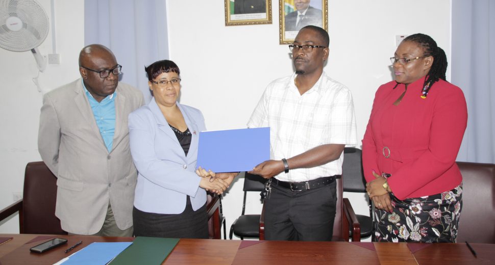 The Ministry of Education and the Guyana Teachers’ Union on Wednesday signed an agreement on conditions of employment for teachers/teacher educators after months of wrangling and a brief strike. The agreement, a joint statement from the two sides said, pertains to salary and non-salary benefits. The statement said that a copy of the agreement will be made public shortly.
From left are Marcel Hutson and Adele Clarke of the Ministry of Education and Mark Lyte and Coretta McDonald of the GTU.
