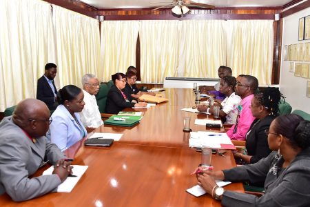 President David Granger with Ministry of Education officials (at left) during the meeting with executive members of the Guyana Teachers’ Union at State House during a meeting on Monday morning. (Ministry of the Presidency photo)
