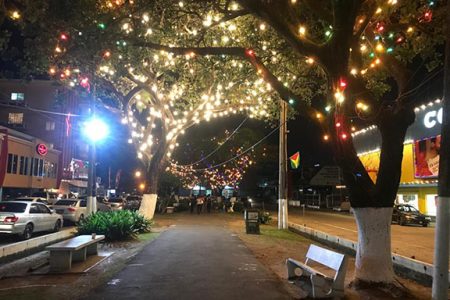 It’s Christmas time! Main Street Avenue was lit up as Courts ushered in the Christmas season on Friday evening with its annual tree lighting.  (Photo by David Papannah)