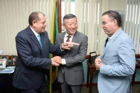 Minister of Industry, Commerce, Agriculture and Fisheries Audley Shaw (left) makes a point to China's Ambassador to Jamaica Tian Qi (centre) and Minister without Portfolio in the Ministry of Economic Growth and Job Creation with responsibility for Land, Environment, Climate Change and Investment Daryl Vaz during a courtesy call made by the ambassador last Wednesday.