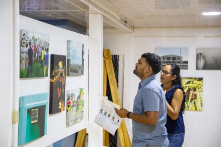 Getting a closer look at exhibits on display in the VISIONS 2018 Exhibition (Photo © Michael C. Lam |  VISIONS Exhibition 2018)
