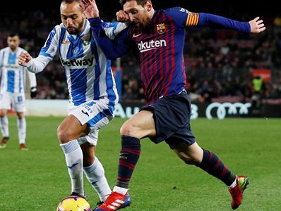 Barcelona’s Lionel Messi in action with Leganes’ Nabil El Zhar REUTERS/Albert Gea.
