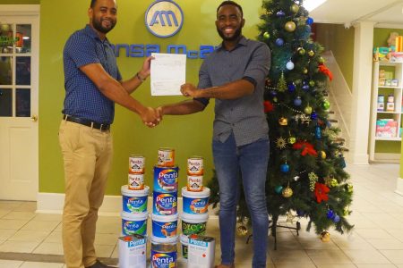 Isaac Bunbury (right) receiving his cheque for the grand prize of $500,000 from ANSA McAl Trading’s Construction Solutions Manager, Andre Ally. 