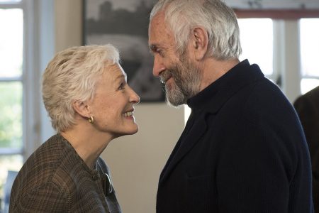 Glenn Close and Jonathan Pryce in “The Wife” 