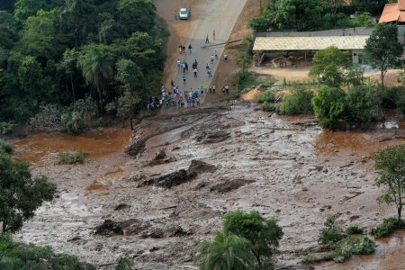 Residents are seen in an area next to a dam owned by Brazilian miner Vale SA that burst, in Brumadinho, Brazil January 25, 2019. REUTERS/Washington Alves/File photo
