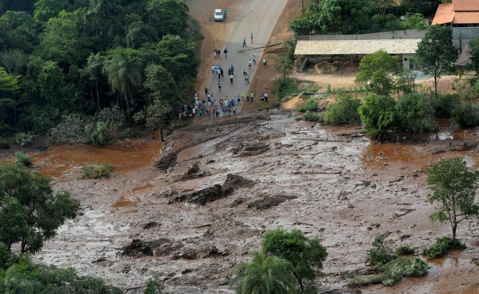 Residents are seen in an area next to a dam owned by Brazilian miner Vale SA that burst, in Brumadinho, Brazil January 25, 2019. REUTERS/Washington Alves/File photo
