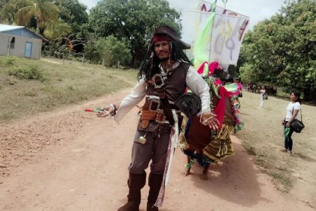 Captain Jack Sparrow and his pirate ship made their way to the Rupununi, thrilling hundreds as part of the ‘Rediscovering El Dorado’ float by the Karaudarnau Primary School for Mashramani celebrations on Friday.