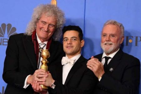 Queen band members Roger Taylor (R) and Brian May (L) pose with Rami Male. (wionews.com photo)