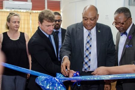 Minister of Natural Resources, Raphael Trotman (second from right) University of Guyana Vice-Chancellor, Professor Ivelaw Griffith (right) and Managing Director of Schlumberger for Trinidad and the Caribbean, Sean Herrera cut the ribbon. (DP photo)
