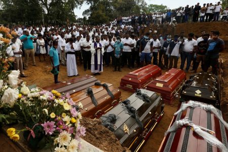 People participate in a mass funeral in Negombo, three days after a string of suicide bomb attacks on churches and luxury hotels. (Reuters photo)