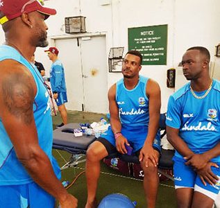 Fast bowler Kemar Roach (right) along with new-ball partner Shannon Gabriel chat with new interim head coach Floyd Reifer (left) during the training camp at 3W’s Oval.
(Photo courtesy CWI Media)
