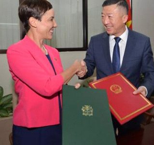 Senator Kamina Johnson Smith, Jamaica’s foreign minister, shakes hands with Tian Qi, ambassador of China to Jamaica, after signing a memorandum of understanding on the Belt and Road Initiative between the two governments. 