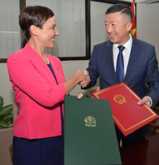 Senator Kamina Johnson Smith, Jamaica’s foreign minister, shakes hands with Tian Qi, ambassador of China to Jamaica, after signing a memorandum of understanding on the Belt and Road Initiative between the two governments. 