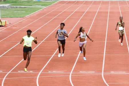 Deshanna Skeete powered off the turn and then changed gear again on the homestretch, winning the Girls 17 and under 200m event in a brisk 24.46s. The CARIFTA Games bronze medalist in 2018 finished ahead of the Running Brave duo, Brianna Charles (24.97s) and the multi-talented Keliza Smith (25.12s). (Orlando Charles photo)
