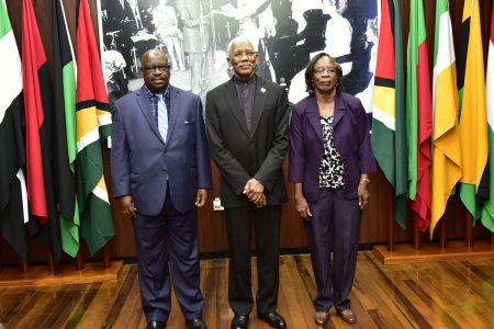 President David Granger (centre) with Verlyn Kass (right) and Dr Leyland Lucas (Ministry of the Presidency photo)
