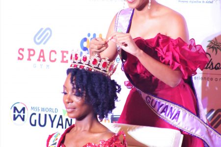 Joylyn crowned Miss World Guyana 2019 by her predecessor Ambika Ramraj.