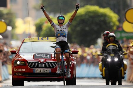 Matteo Trentin of Italy wins the 17th stage. (REUTERS/Gonzalo Fuentes)

