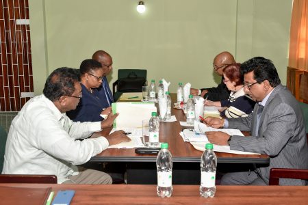 The representatives of the government (at left) and opposition meeting on Thursday. (Ministry of the Presidency photo)