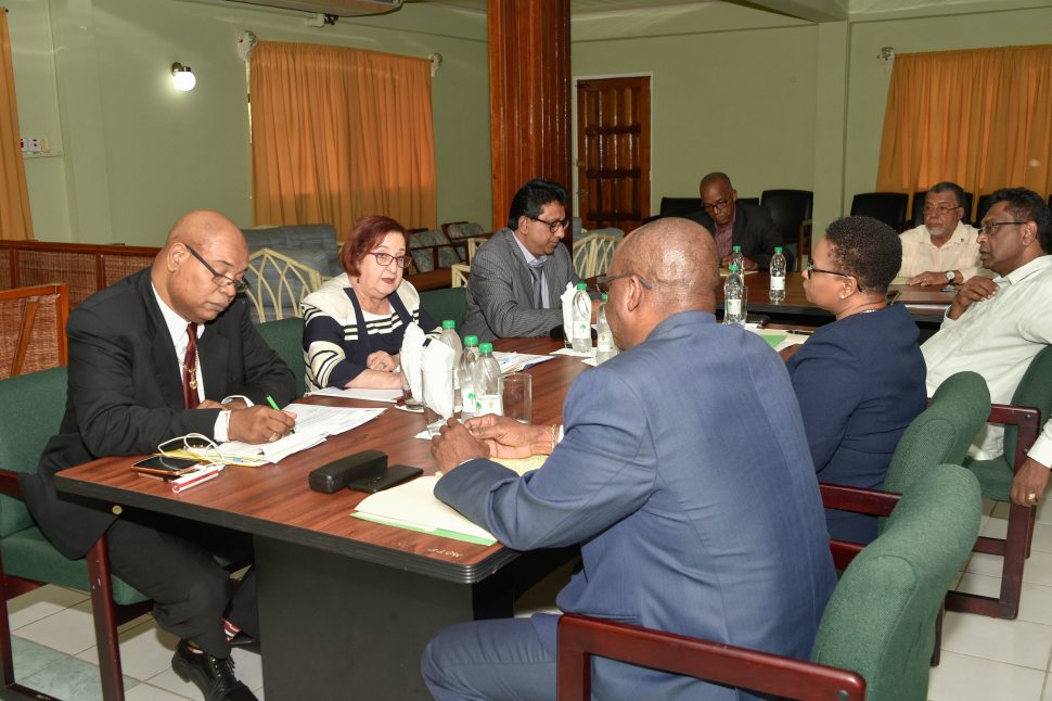 The two sides meeting today. (Ministry of the Presidency photo)